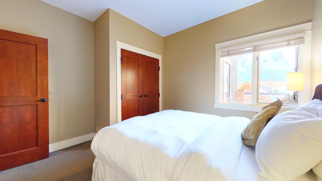 Hotel Spectacular Penthouse With Amazing Views, Indoor Pool And Hot Tub Canmore Exterior foto